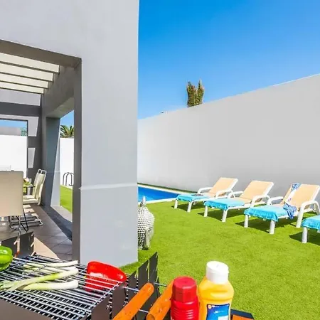 Villa Playa De Fanabe Sleeps 8 With Pool Air Con And Wifi *