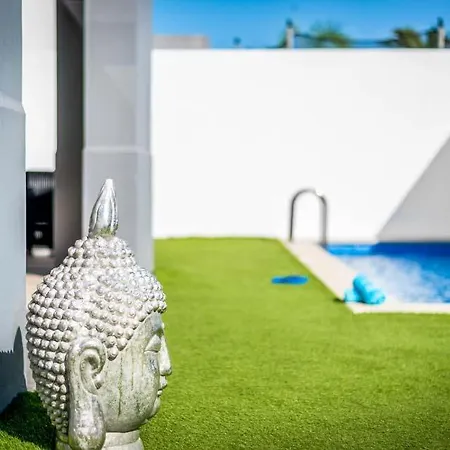 Villa Playa De Fanabe Sleeps 8 With Pool Air Con And Wifi Costa Adeje (Tenerife)