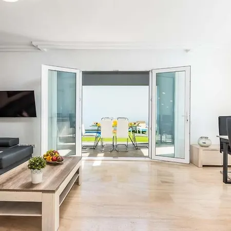 Playa De Fanabe Sleeps 8 With Pool Air Con And Wifi Villa *