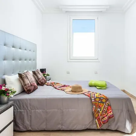 Villa Playa De Fanabe Sleeps 8 With Pool Air Con And Wifi *