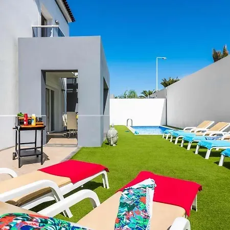 Villa Playa De Fanabe Sleeps 8 With Pool Air Con And Wifi *