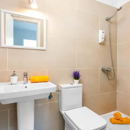 Villa Playa De Fanabe Sleeps 8 With Pool Air Con And Wifi *